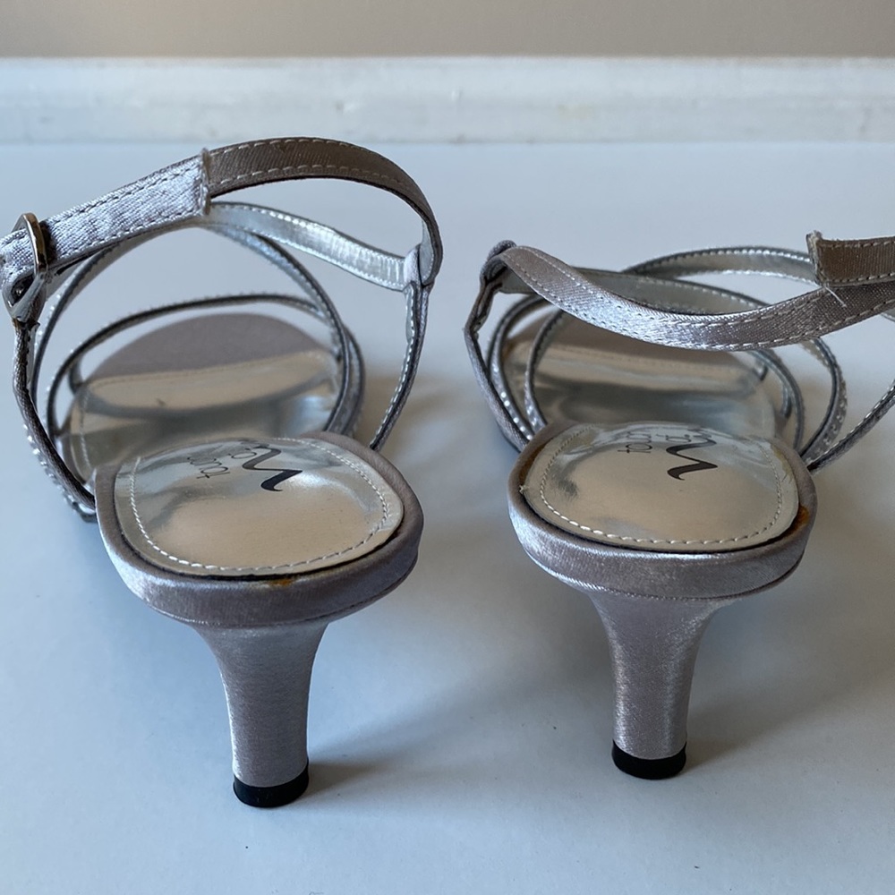 Touch of Nina silver metallic dress sandals with side buckle. - Picture 4 of 8